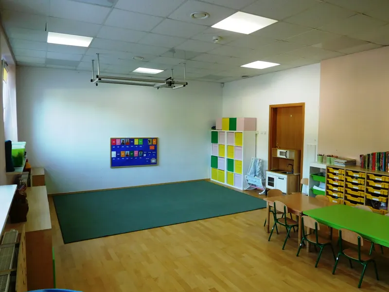Przedszkolaki podczas zabawy w Czarodziejskim Dworku
